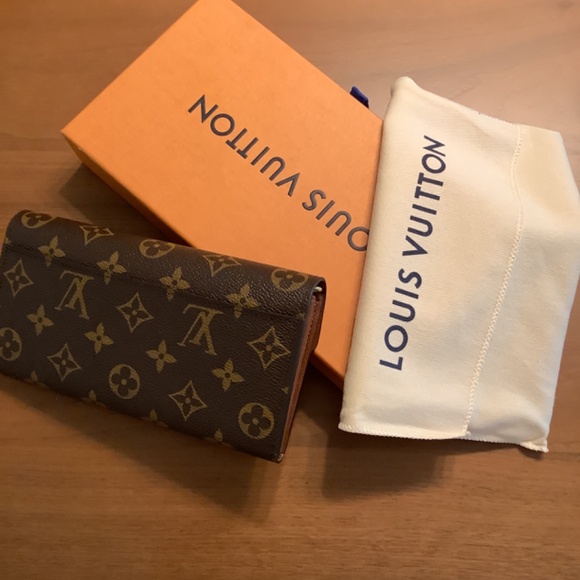 Louis Vuitton SARAH WALLET - Picture 2 of 5